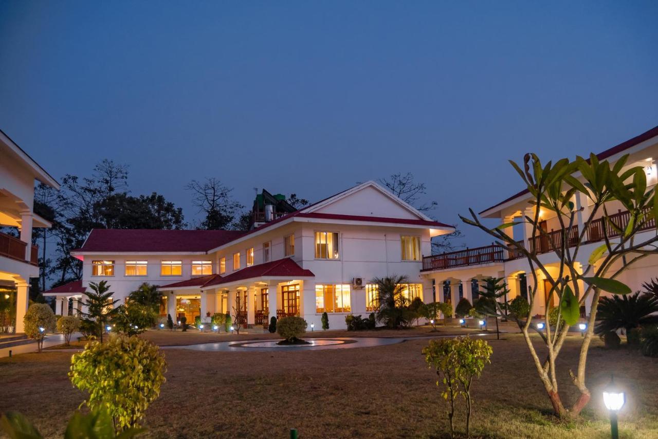 Hotel Earth Light Sauraha Читван Екстериор снимка