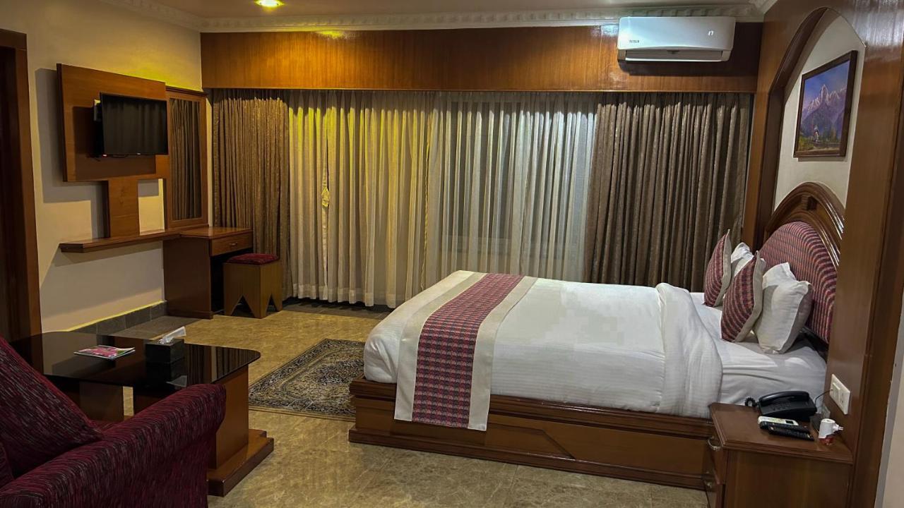 Hotel Earth Light Sauraha Читван Екстериор снимка