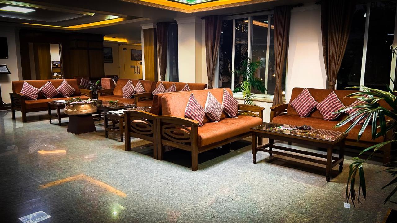 Hotel Earth Light Sauraha Читван Екстериор снимка