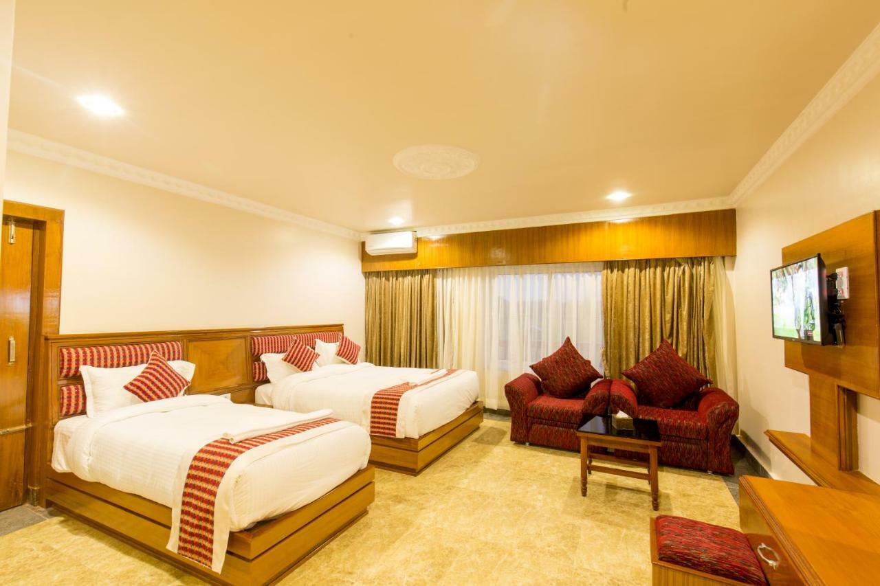 Hotel Earth Light Sauraha Читван Екстериор снимка