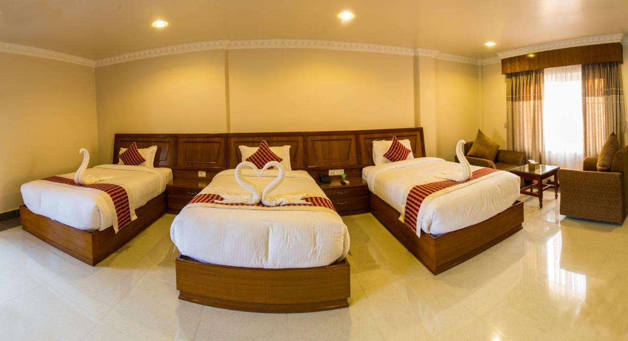 Hotel Earth Light Sauraha Читван Екстериор снимка