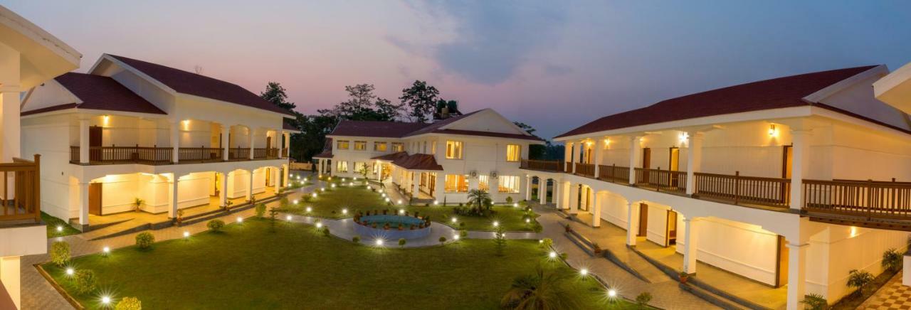 Hotel Earth Light Sauraha Читван Екстериор снимка