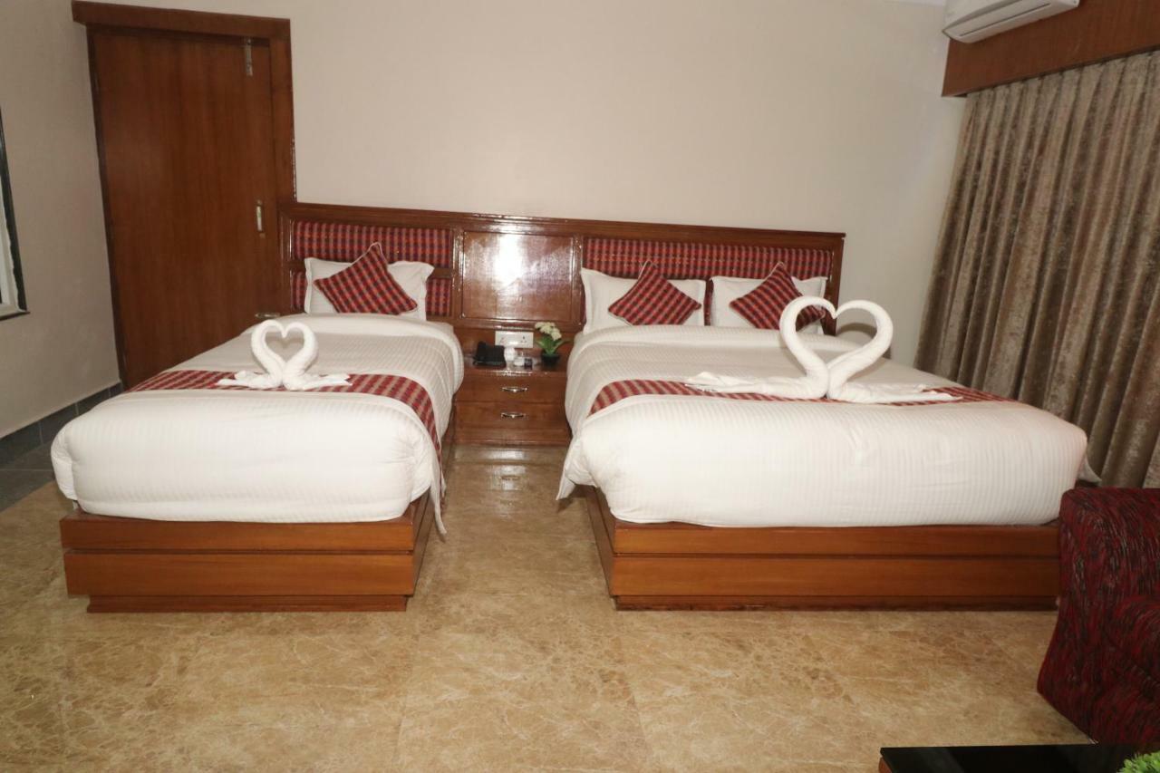 Hotel Earth Light Sauraha Читван Екстериор снимка