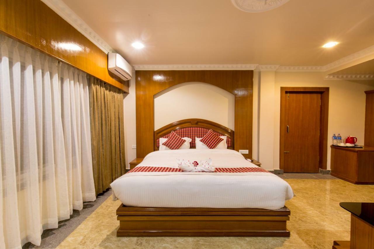 Hotel Earth Light Sauraha Читван Екстериор снимка